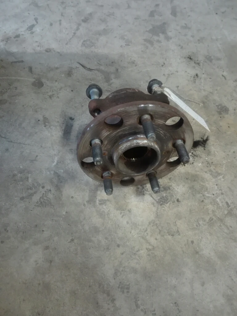 главина задна лява лексус ис 220д