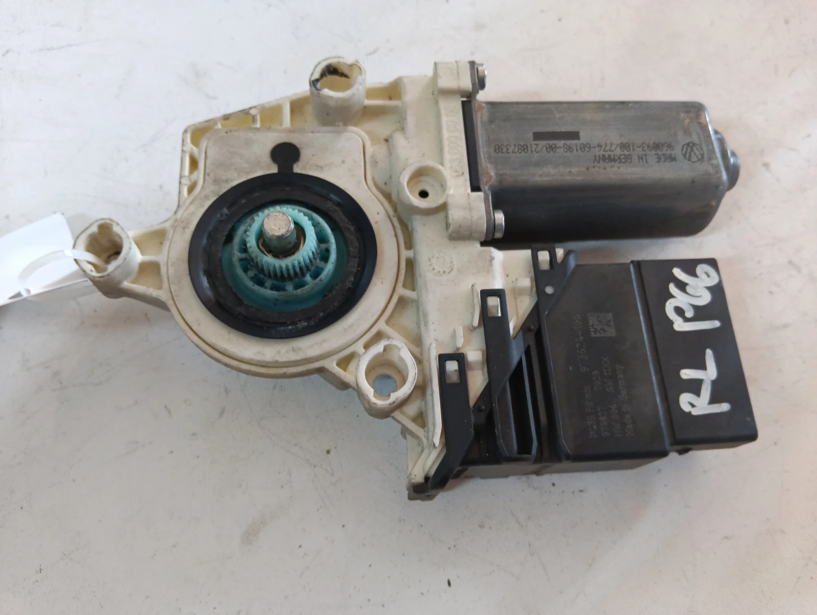 ел.машинка за задно ляво 1K0959703F VW Passat