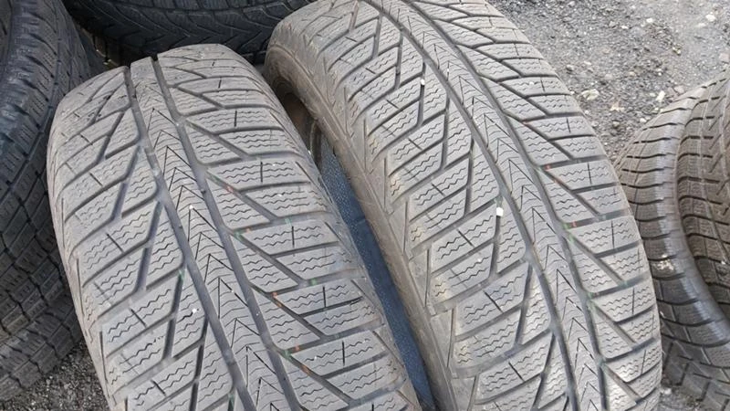 Гуми Зимни 215/65R16, снимка 2 - Гуми и джанти - 27505230