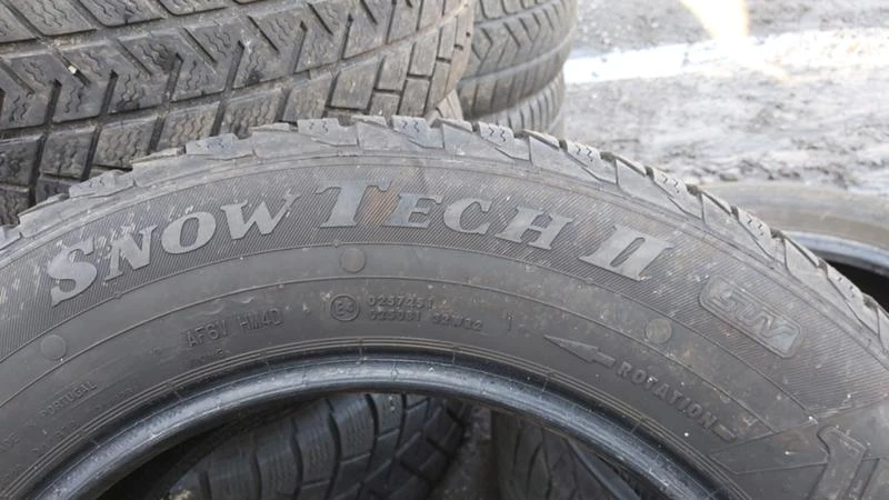 Гуми Зимни 215/65R16, снимка 4 - Гуми и джанти - 27505230