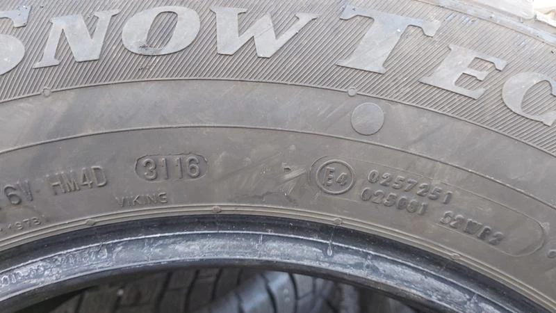 Гуми Зимни 215/65R16, снимка 5 - Гуми и джанти - 27505230