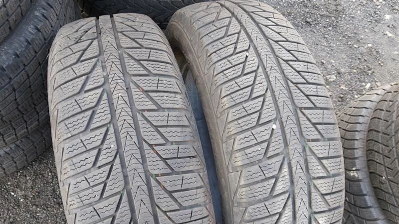 Гуми Зимни 215/65R16, снимка 1 - Гуми и джанти - 27505230