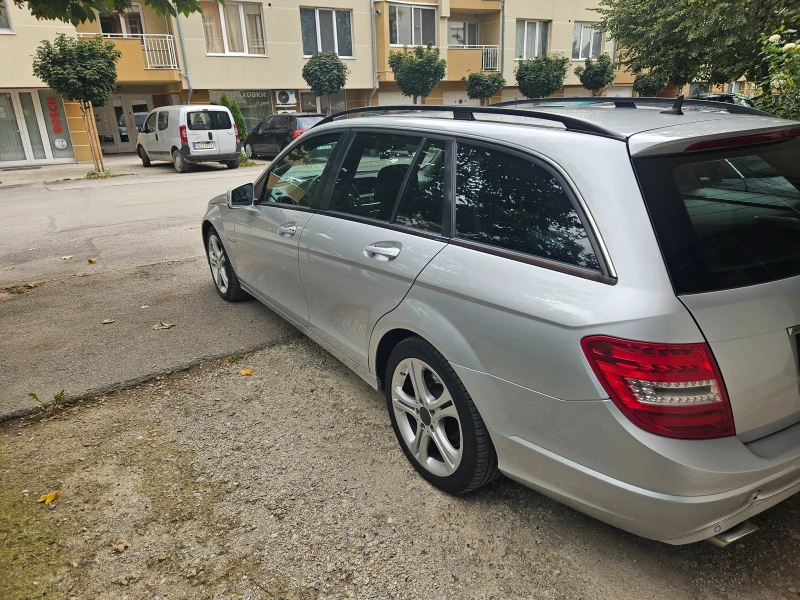 Mercedes-Benz C 220, снимка 4 - Автомобили и джипове - 47270353