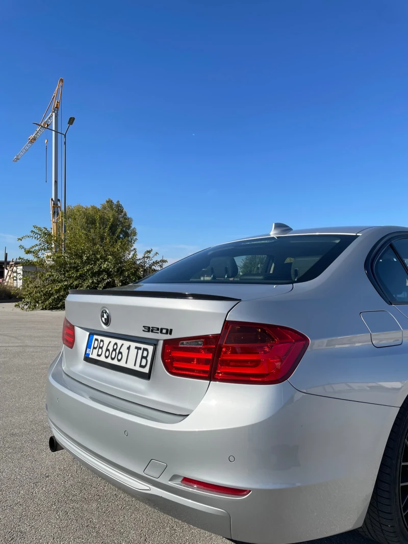 BMW 320 Apple Carplay. Амбиентно осветление, снимка 5 - Автомобили и джипове - 48786312