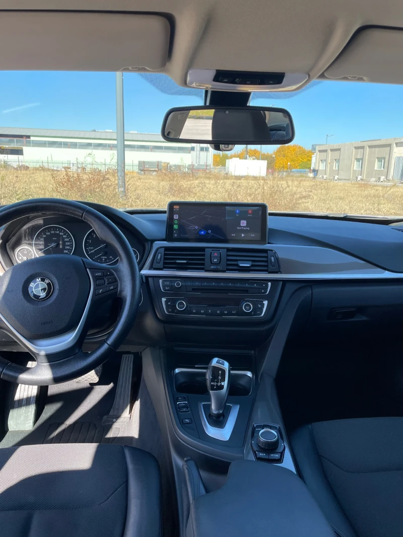 BMW 320 Apple Carplay. Амбиентно осветление, снимка 10 - Автомобили и джипове - 48786312