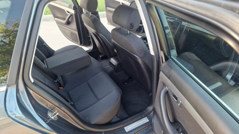 Audi A4 1.8T 163к.с. Quattro Швейцария, снимка 13 - Автомобили и джипове - 52641975