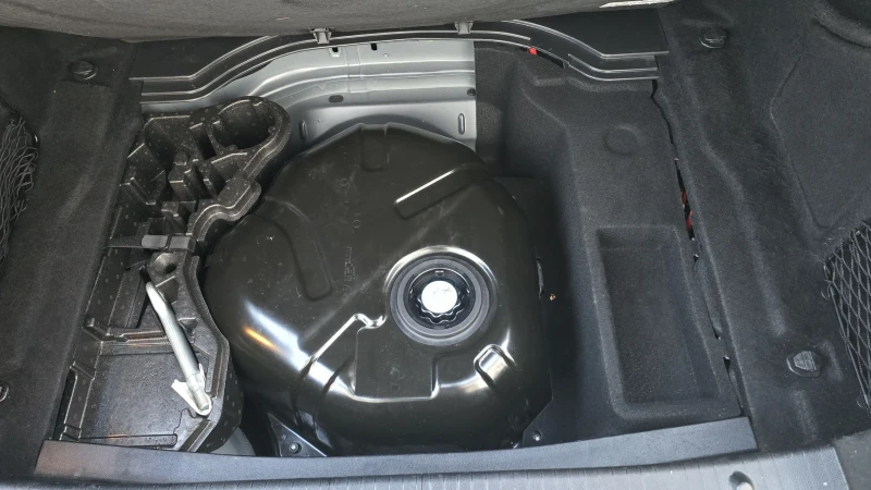 Mercedes-Benz E 350 9G-TRONIC, Обслужен, снимка 17 - Автомобили и джипове - 53095191