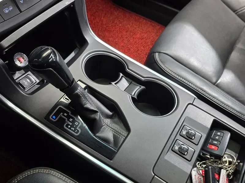 Toyota Camry 2.5 Xle, снимка 9 - Автомобили и джипове - 55833719