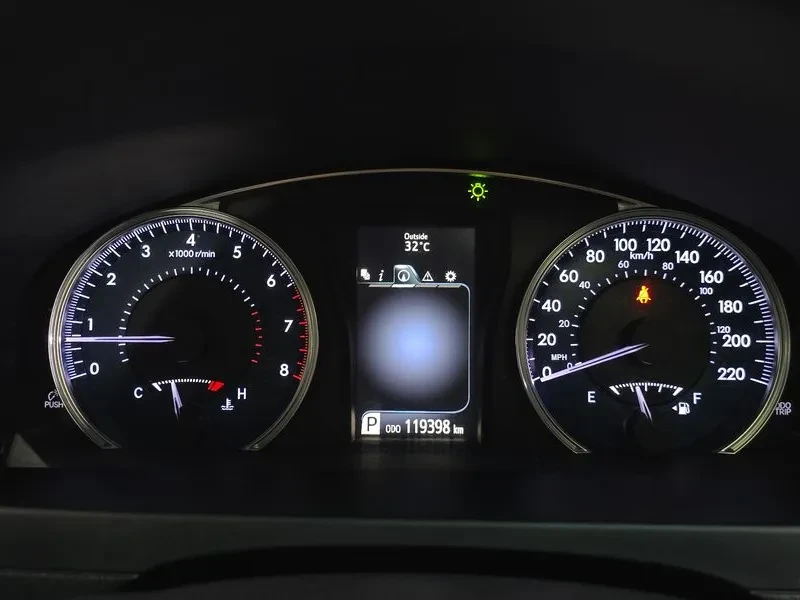 Toyota Camry 2.5 Xle, снимка 8 - Автомобили и джипове - 55833719