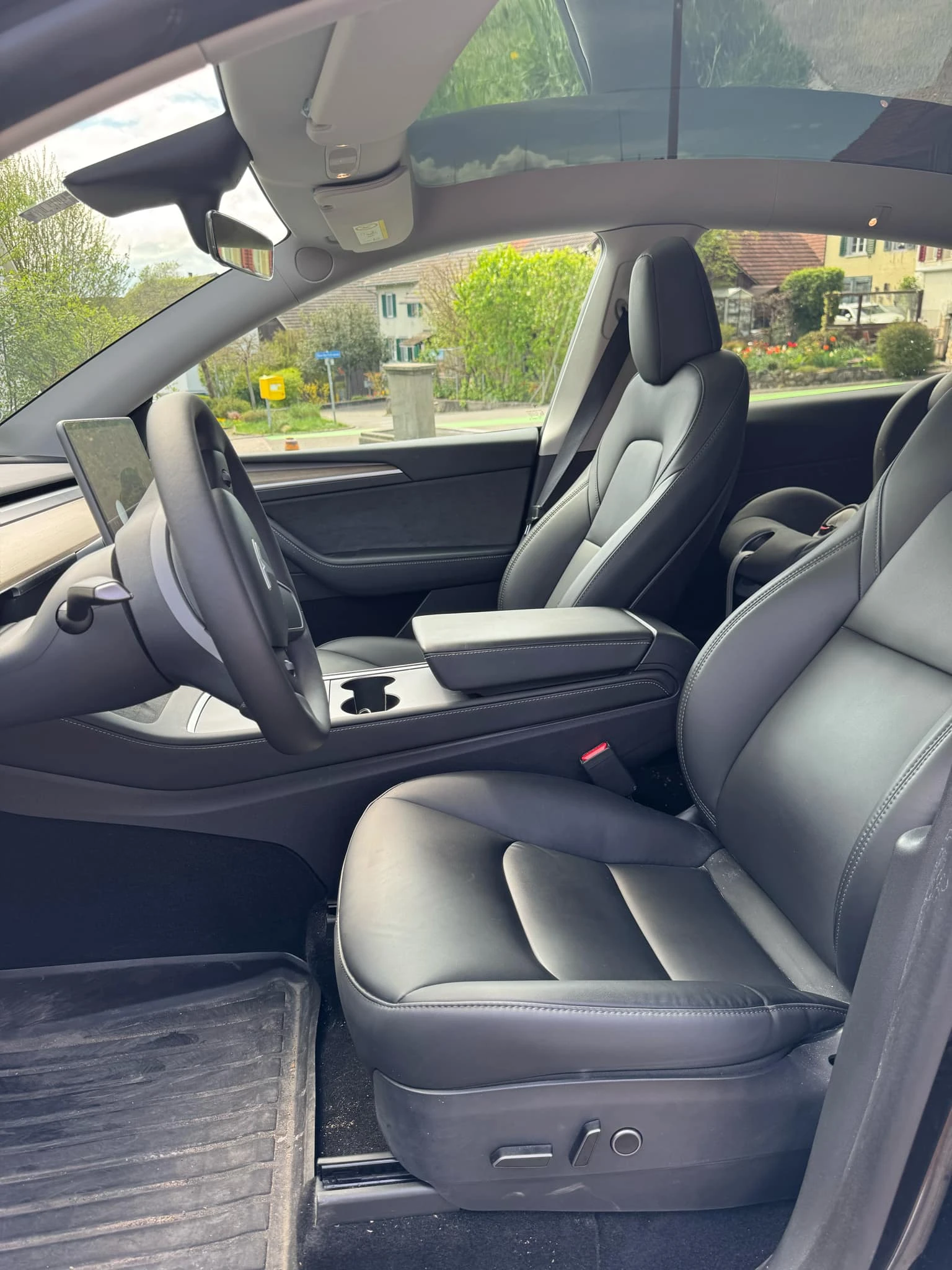 Tesla Model Y RWD - изображение 9