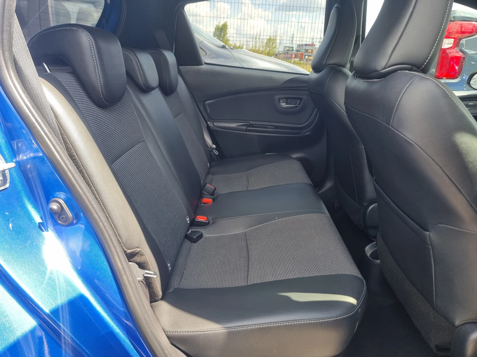 Toyota Yaris 1.5 HYBRID  - изображение 7