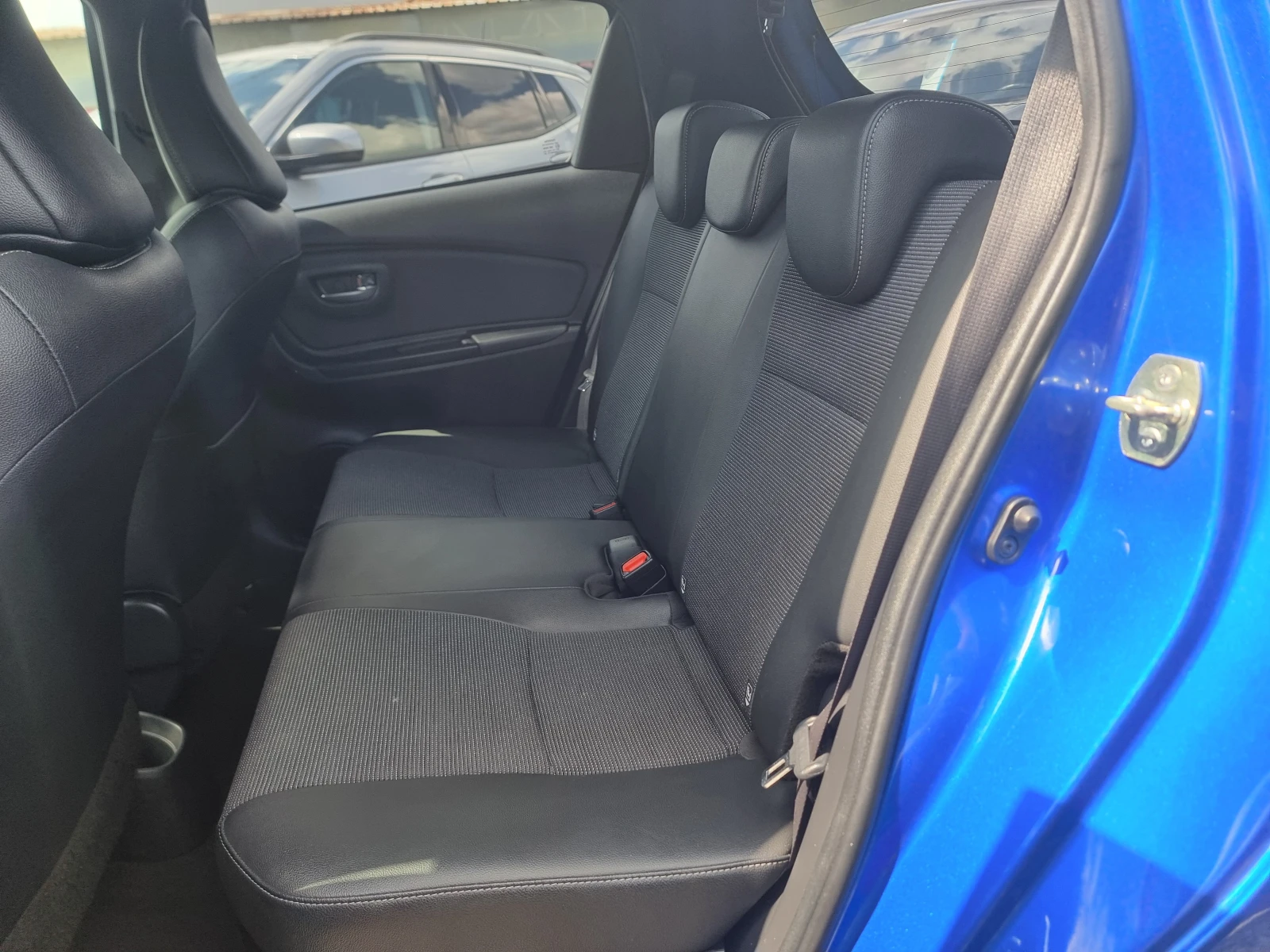 Toyota Yaris 1.5 HYBRID  - изображение 6