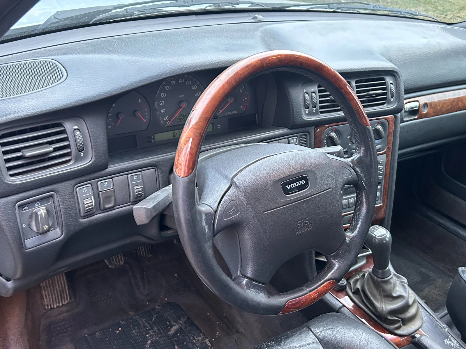 Volvo V70, снимка 8 - Автомобили и джипове - 53753625