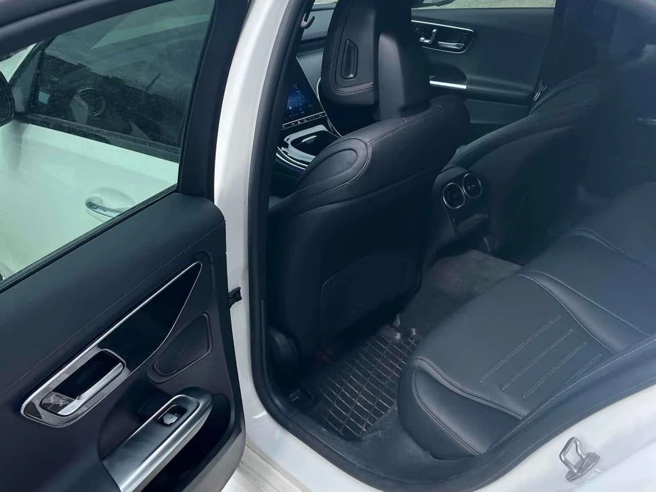 Mercedes-Benz C 300 360 КАМЕРИ| ПАМЕТ| АМБИЕНТ| ПАНОРАМА| CARFAX| , снимка 15 - Автомобили и джипове - 54387806