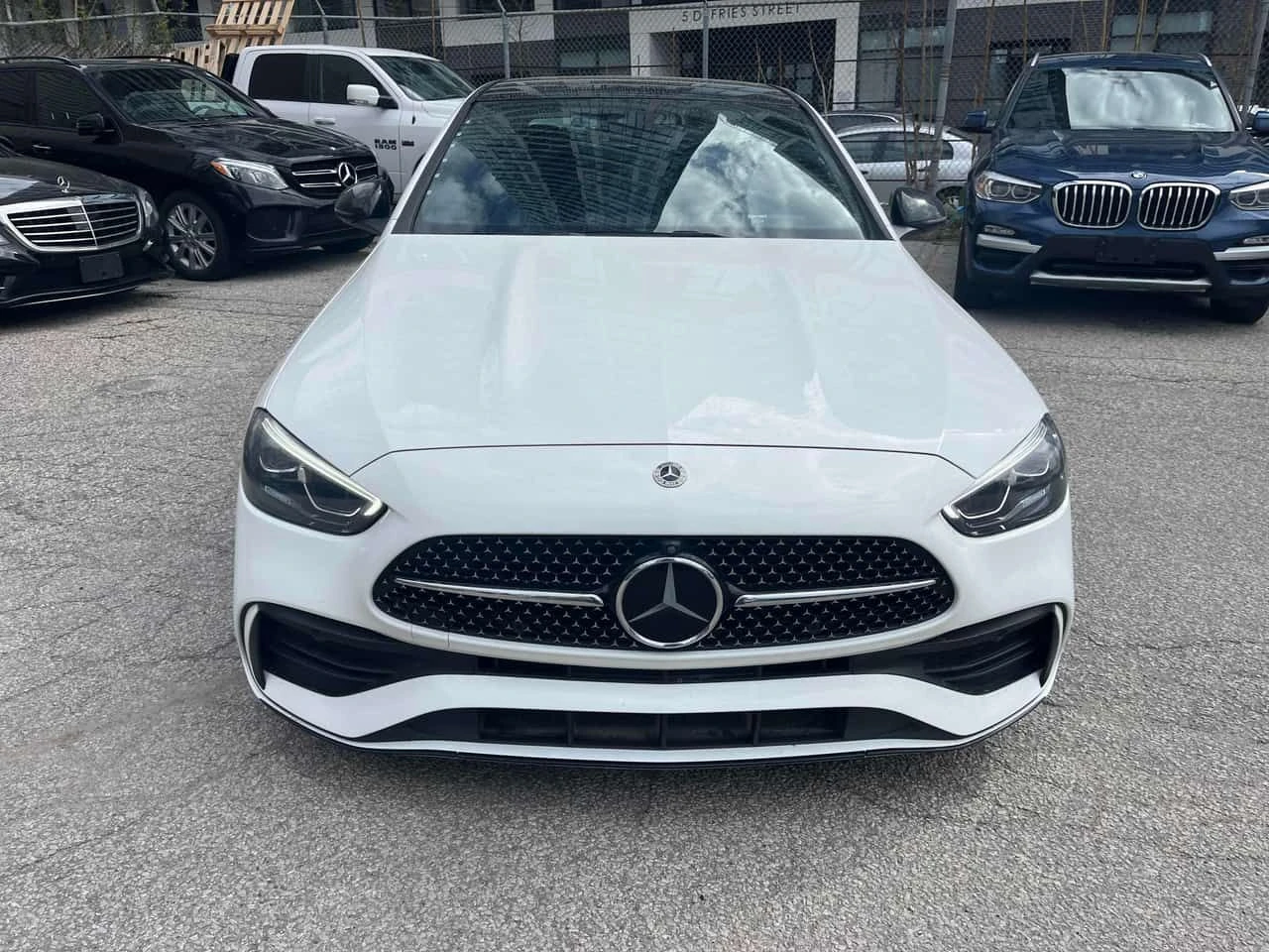 Mercedes-Benz C 300 360 КАМЕРИ| ПАМЕТ| АМБИЕНТ| ПАНОРАМА| CARFAX| , снимка 3 - Автомобили и джипове - 54387806