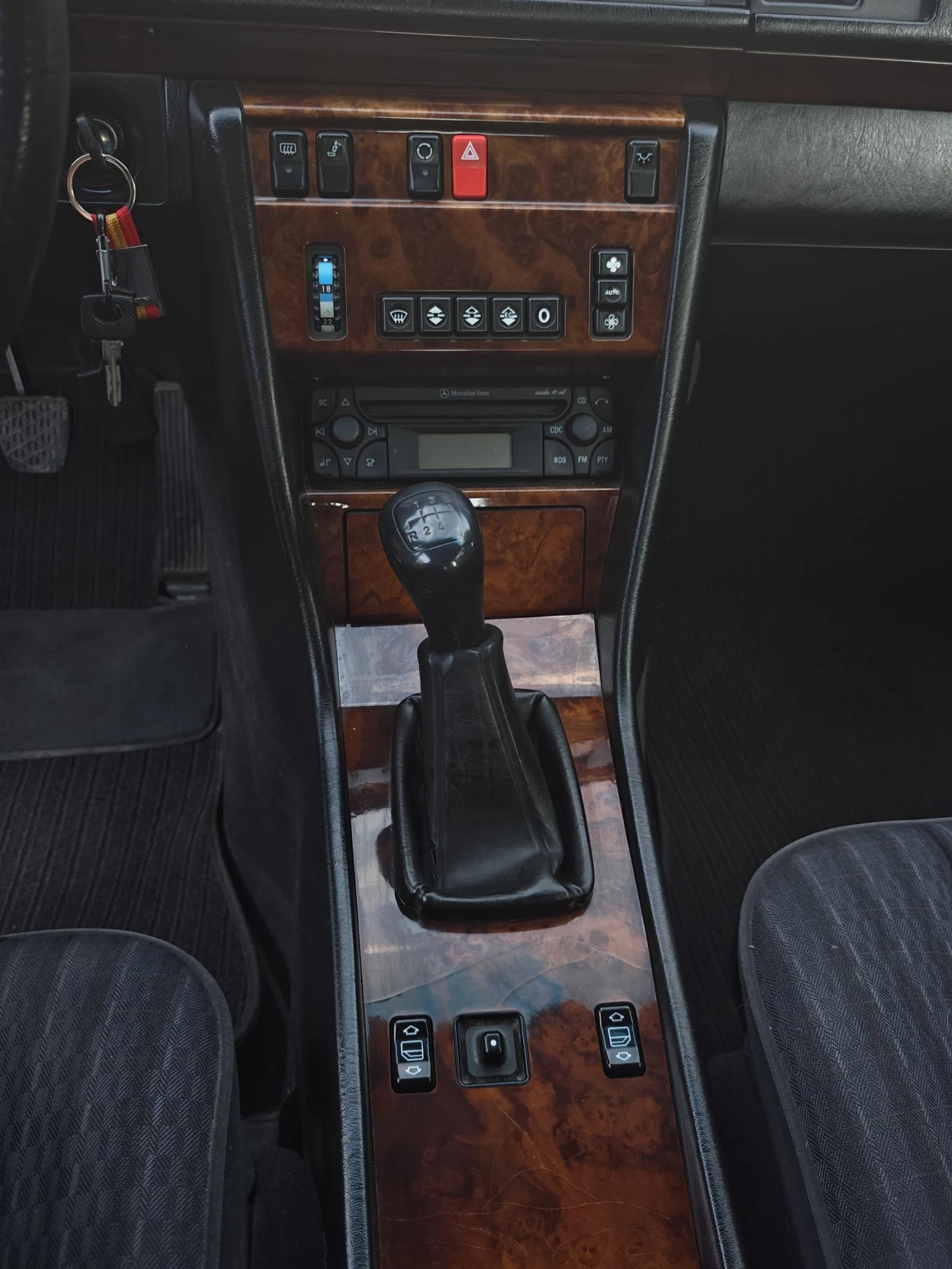 Mercedes-Benz 124 2.0 122 к. с. , снимка 13 - Автомобили и джипове - 54543407