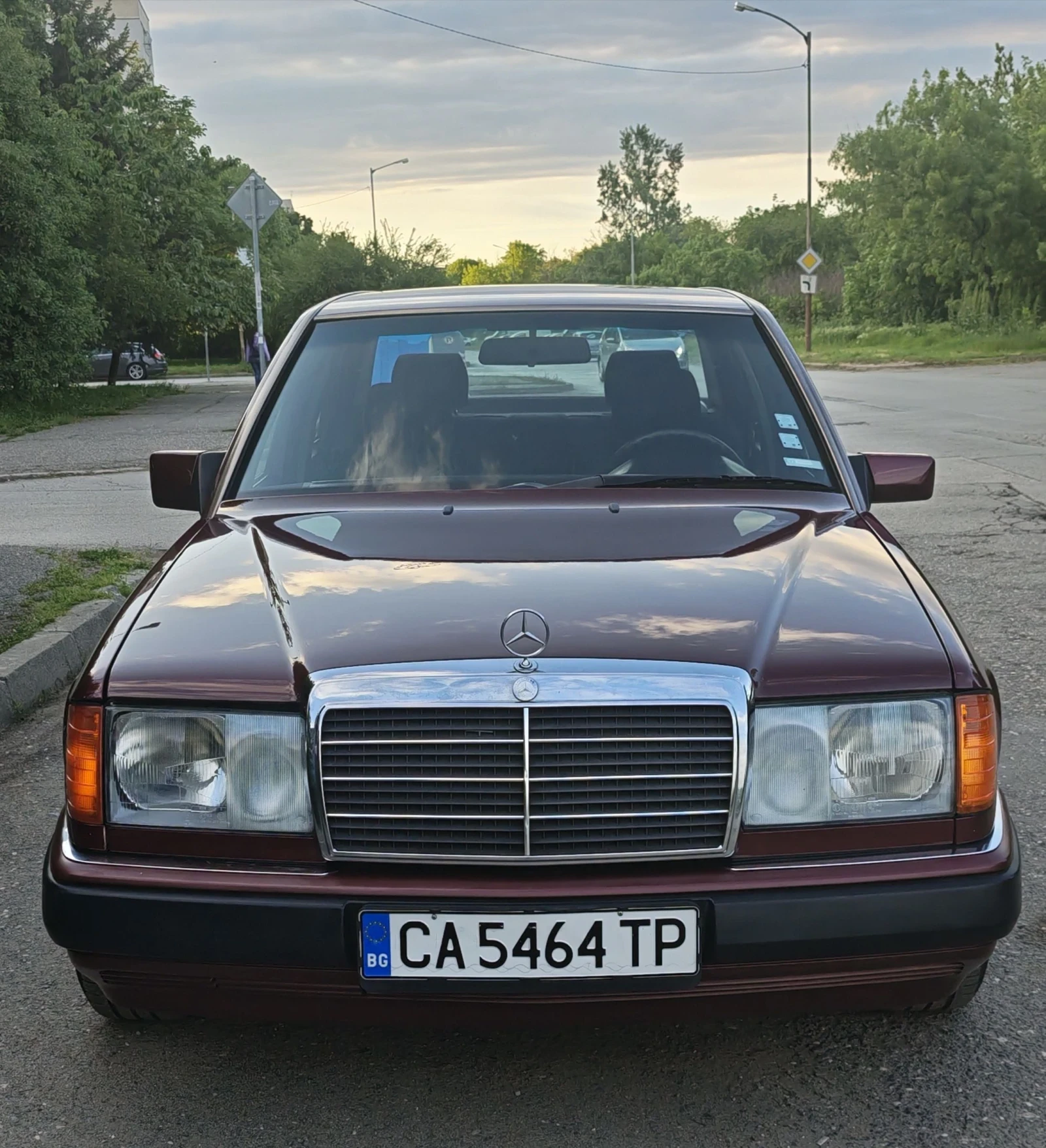 Mercedes-Benz 124 2.0 122 к. с. 