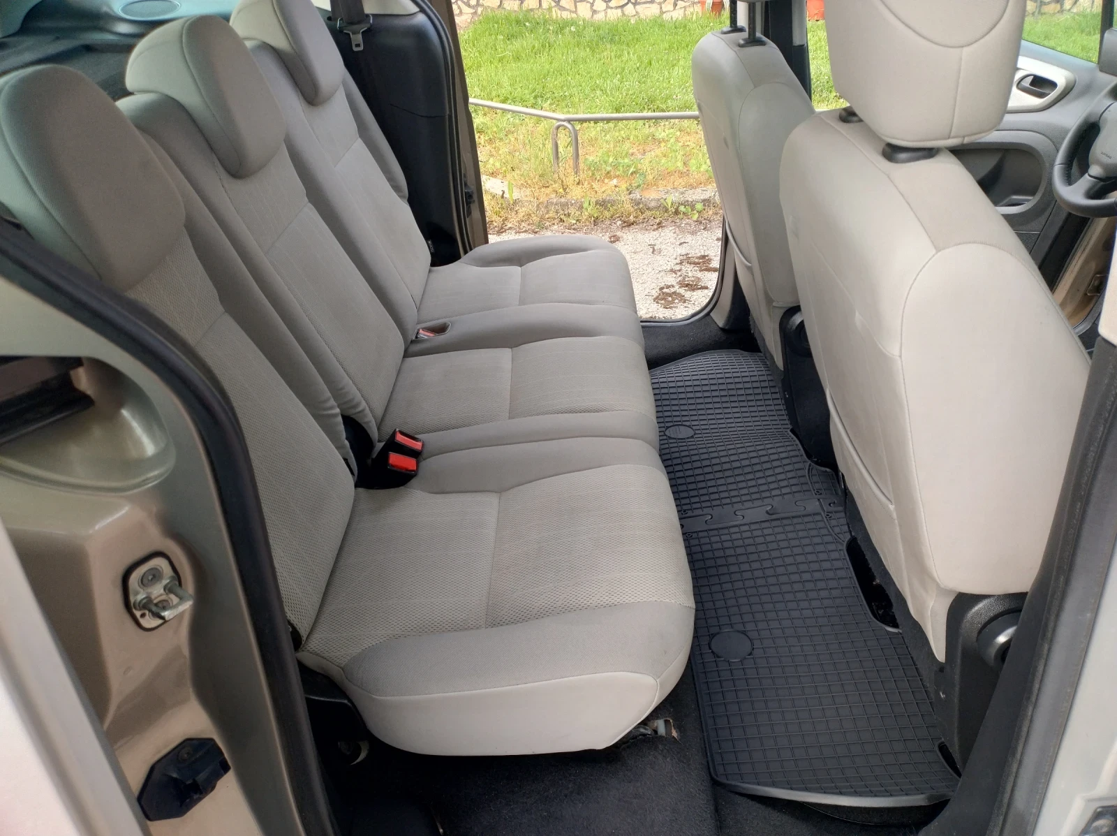 Peugeot Partner 1.6 HDI TEPEE, снимка 11 - Автомобили и джипове - 54598198