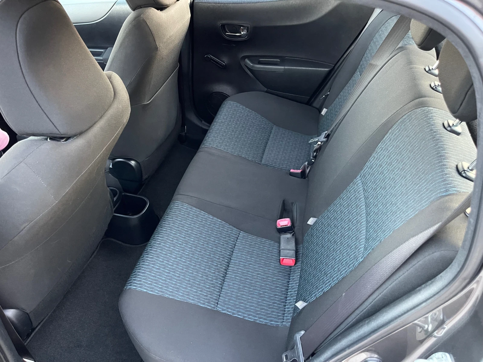 Toyota Yaris, снимка 13 - Автомобили и джипове - 55071497