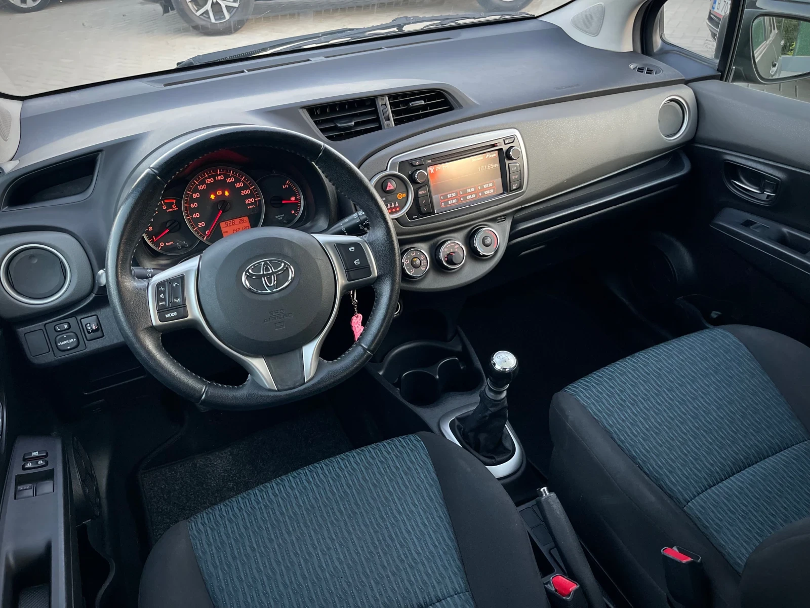 Toyota Yaris, снимка 8 - Автомобили и джипове - 55071497