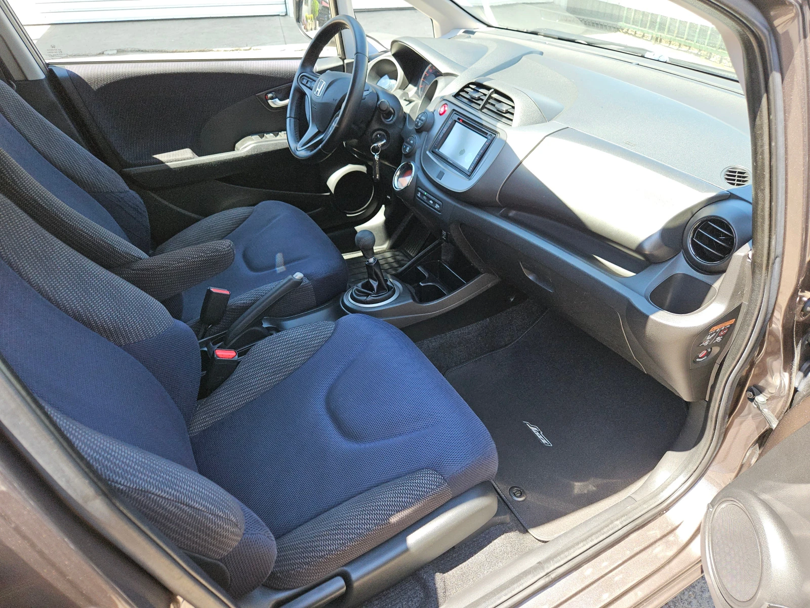 Honda Jazz Facelift/1.4 i-VTEC/100к.с/ACC/NAVI/КАМЕРА/БЛУТУТ, снимка 15 - Автомобили и джипове - 55475276