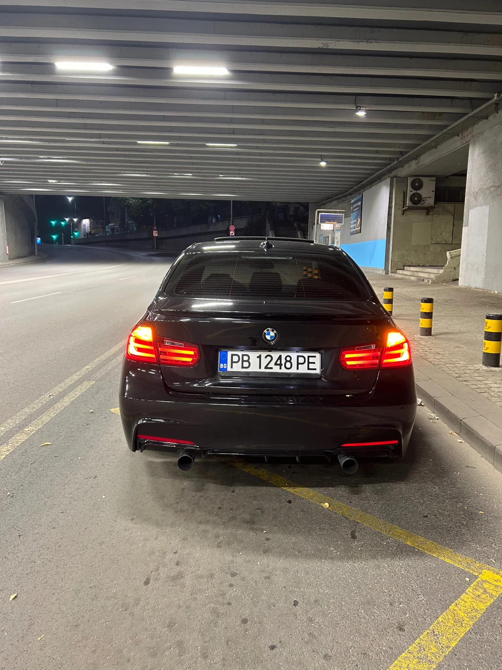 BMW 335 Ръчка задно , снимка 4 - Автомобили и джипове - 55727393