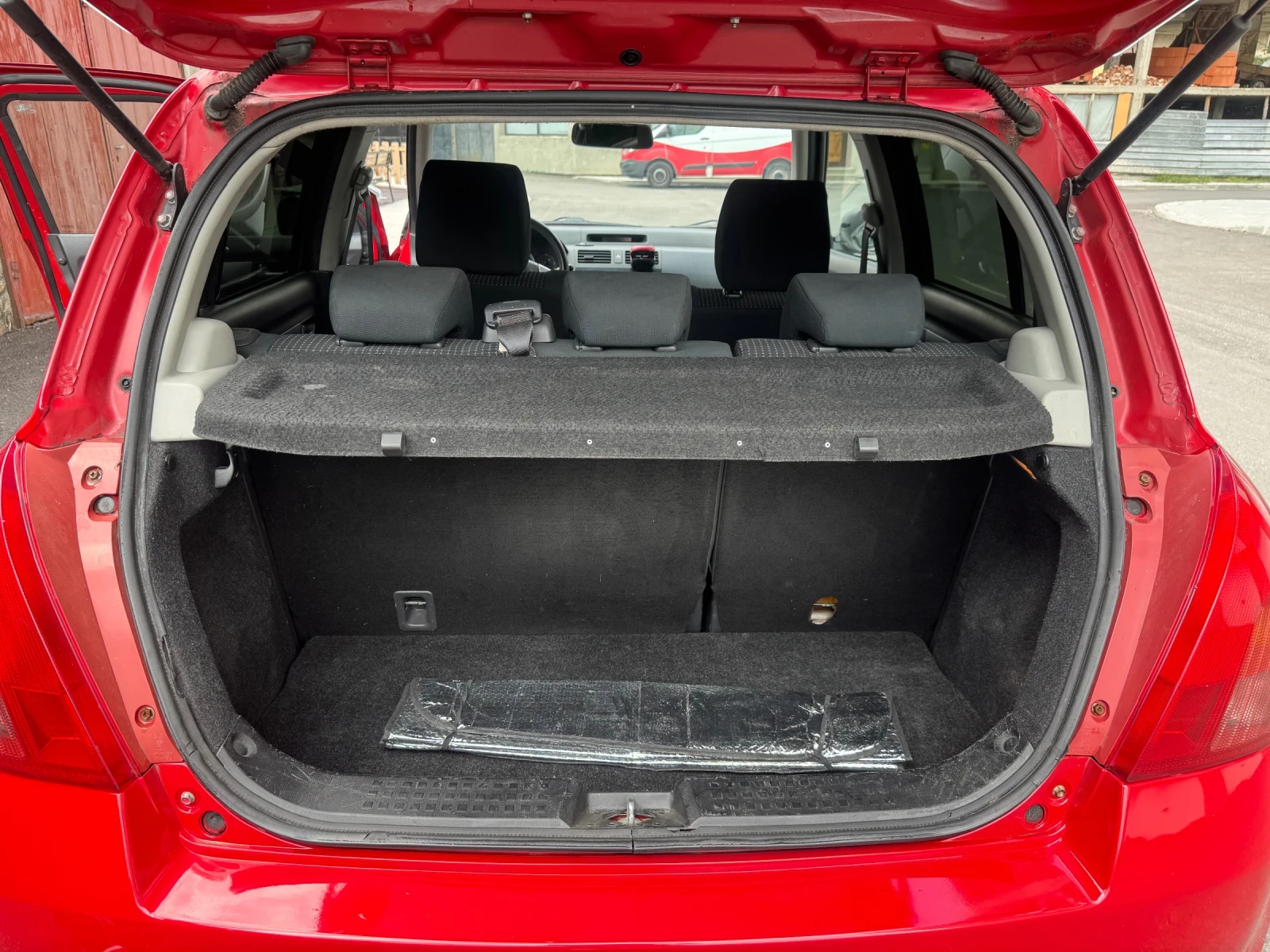 Suzuki Swift LPG, снимка 9 - Автомобили и джипове - 55725119