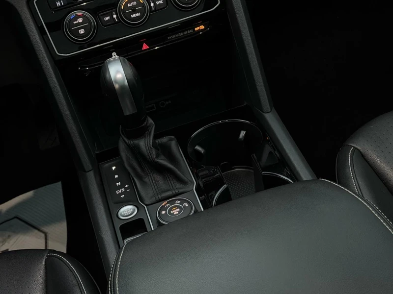 VW Atlas CROSS SPORT / 3.6 V6 4MOTION / PANO , снимка 11 - Автомобили и джипове - 52807670