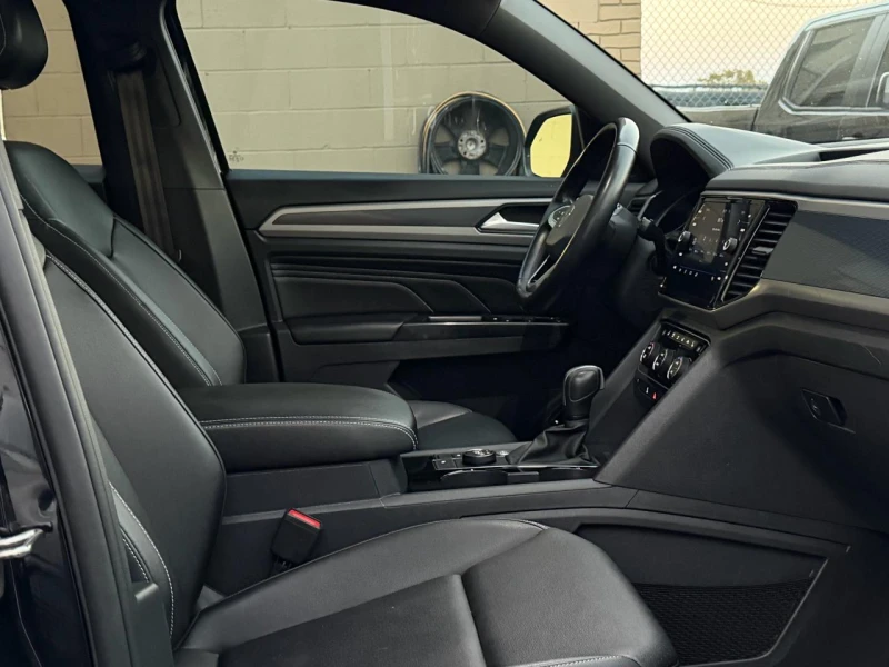 VW Atlas CROSS SPORT / 3.6 V6 4MOTION / PANO , снимка 12 - Автомобили и джипове - 52807670