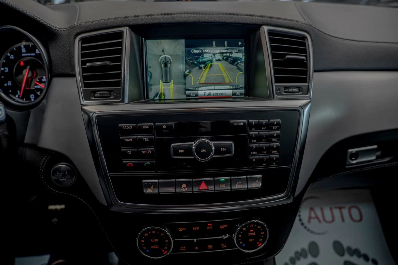 Mercedes-Benz ML 63 AMG 4Matic/Blind Assist/Lane Assist/Ambient/Камера 360, снимка 10 - Автомобили и джипове - 53191011