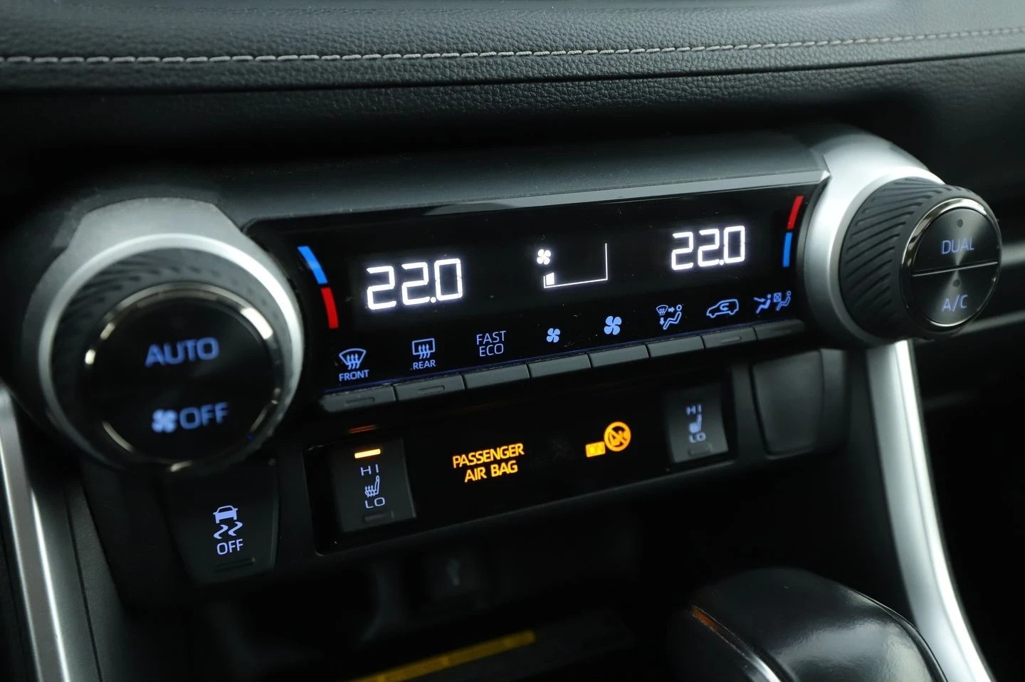 Toyota Rav4 TEAM D* 4x4* PANO* DISTR* KEYLESS* CAMERA* CARPLAY - изображение 10