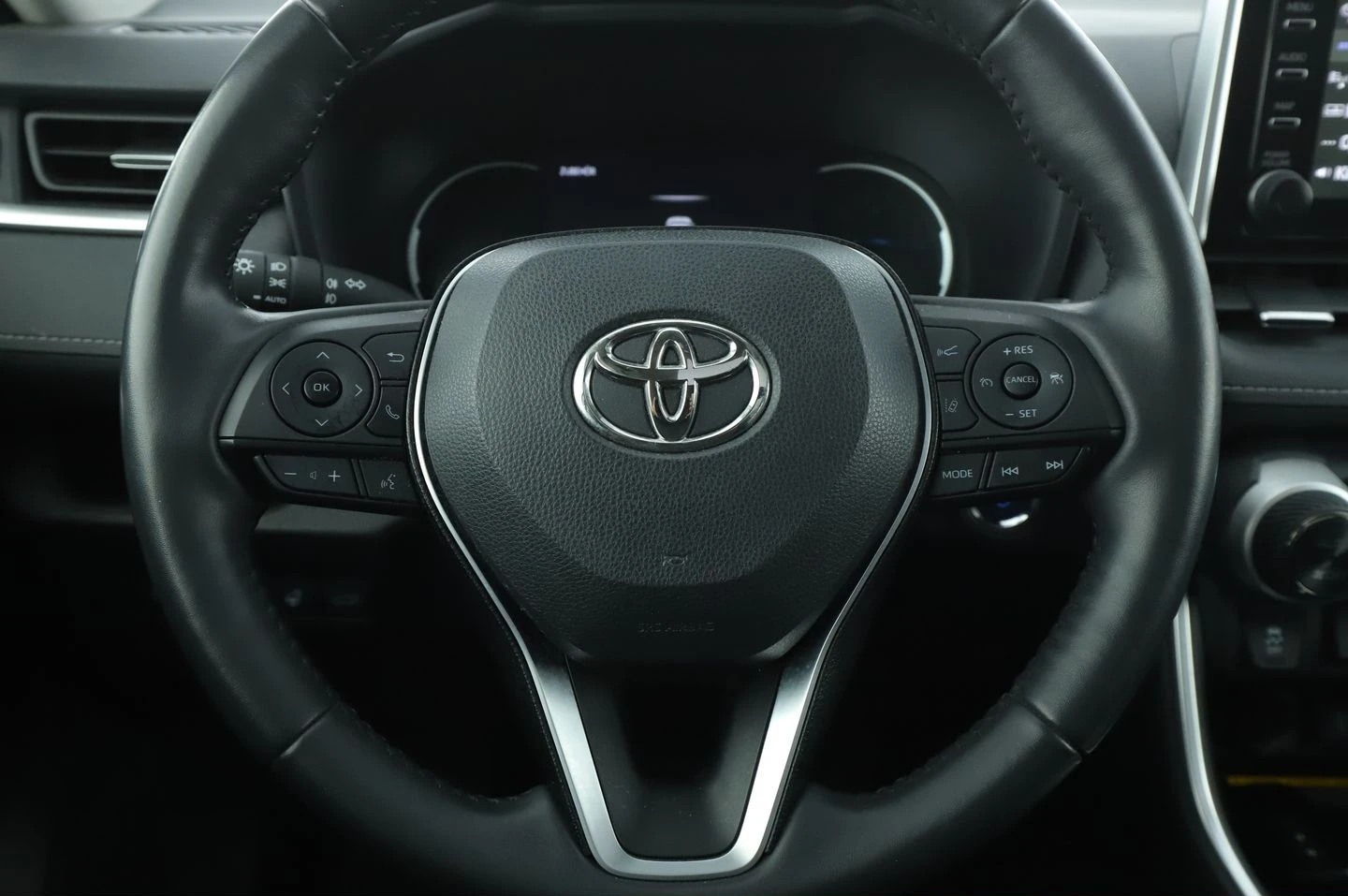 Toyota Rav4 TEAM D* 4x4* PANO* DISTR* KEYLESS* CAMERA* CARPLAY - изображение 7
