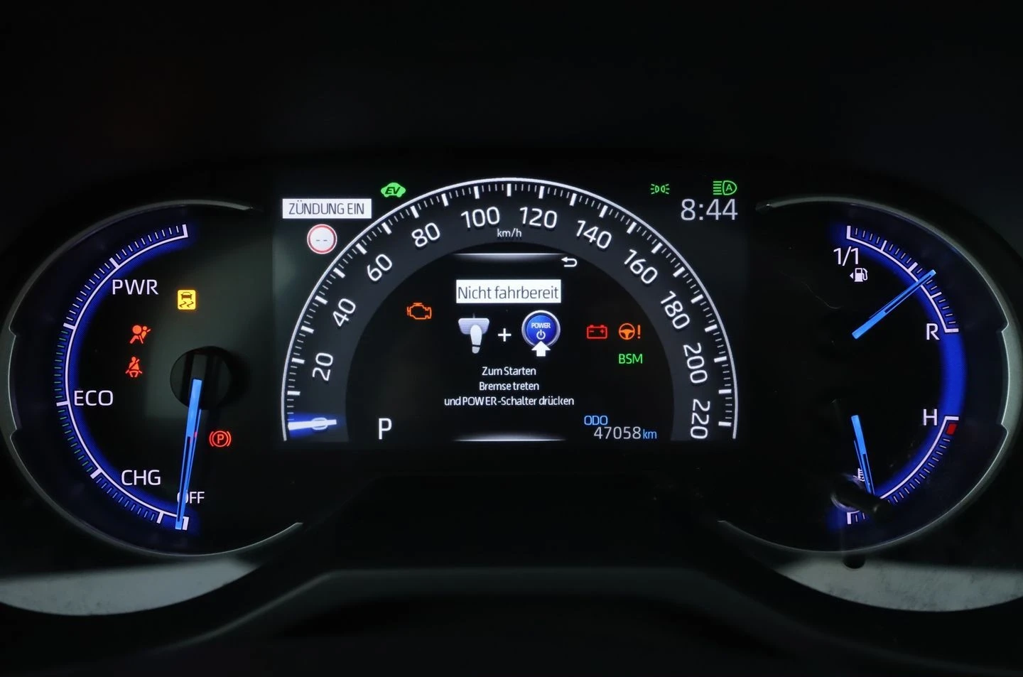 Toyota Rav4 TEAM D* 4x4* PANO* DISTR* KEYLESS* CAMERA* CARPLAY - изображение 8