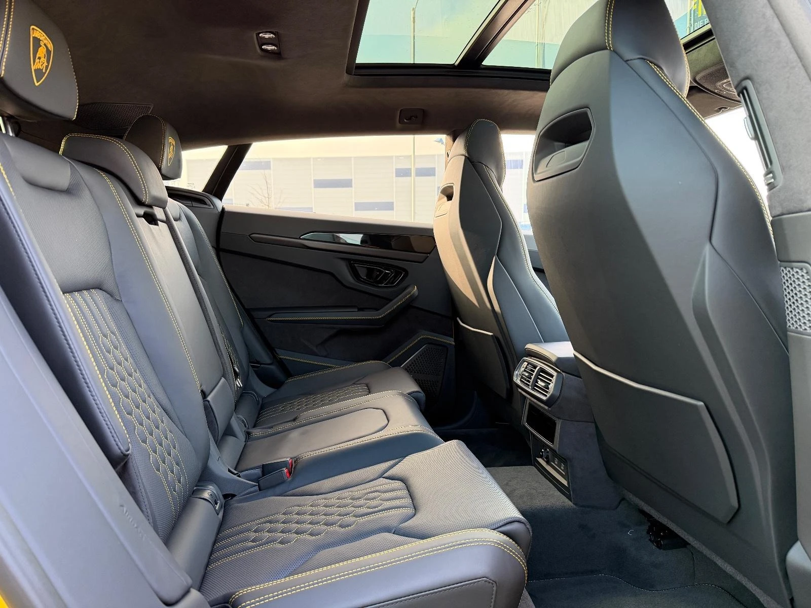 Lamborghini Urus SE HYBRID B&O DARK PAKET KERAMIK PANORAMA | Mobile.bg � ����������� 11