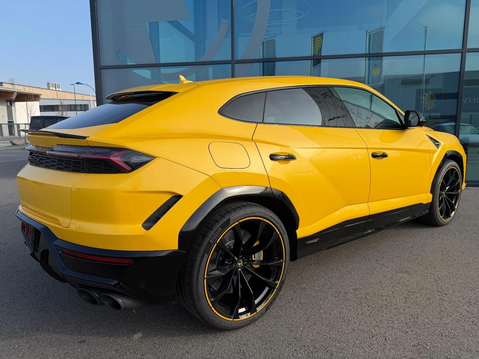 Lamborghini Urus SE HYBRID B&O DARK PAKET KERAMIK PANORAMA - изображение 4