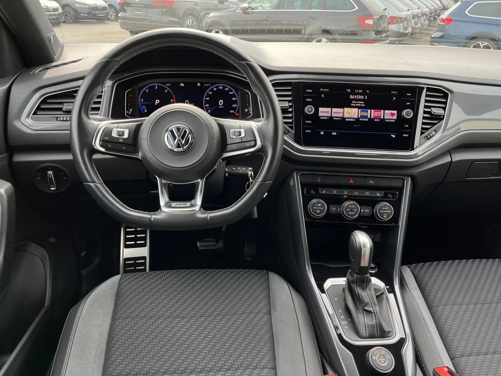 VW T-Roc 2.0TDI/190HP/R-LINE/4MOTION/DSG/AHK/ACC/CPLAY/729g | Mobile.bg � ����������� 11