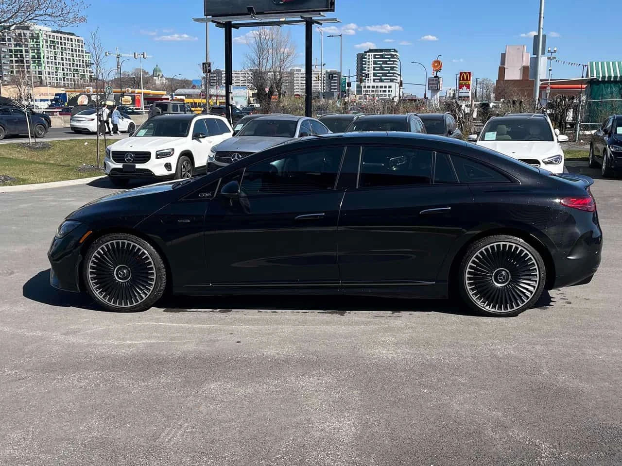 Mercedes-Benz EQE * AMG * 2 КЛЮЧА* PANO* KEYLESS* ПОДГРЕВ* , снимка 2 - Автомобили и джипове - 54400951