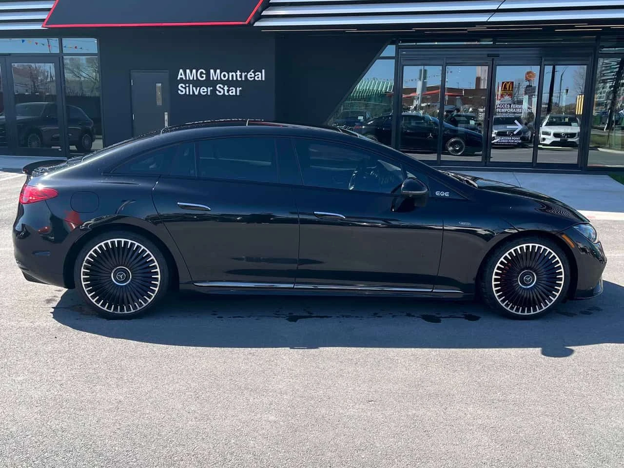 Mercedes-Benz EQE * AMG * 2 КЛЮЧА* PANO* KEYLESS* ПОДГРЕВ* , снимка 3 - Автомобили и джипове - 54400951