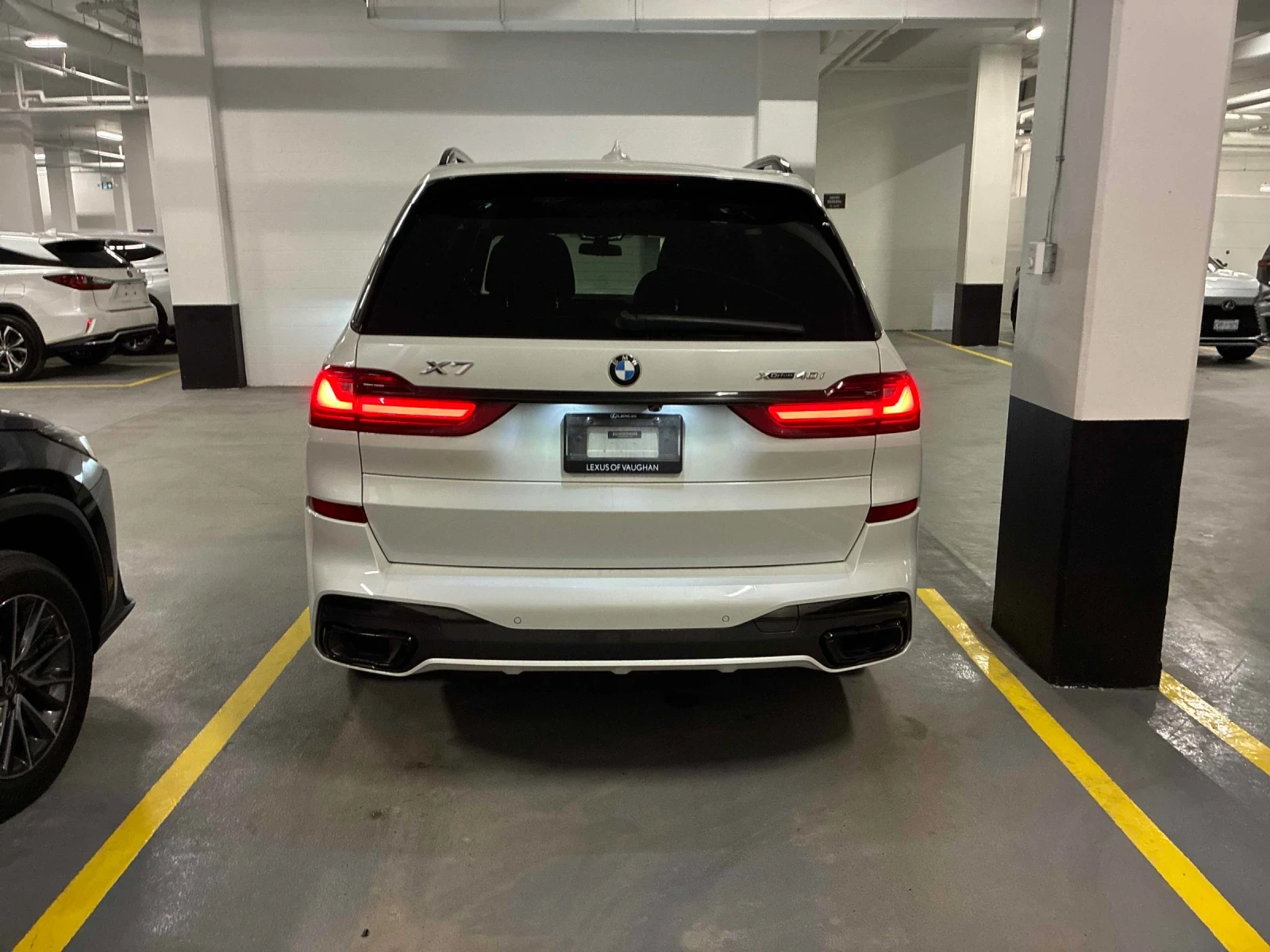 BMW X7 ДИСТРОНИК * SWAROVSKI * ОБДУХВАНЕ * 360 КАМ * , снимка 2 - Автомобили и джипове - 54529089