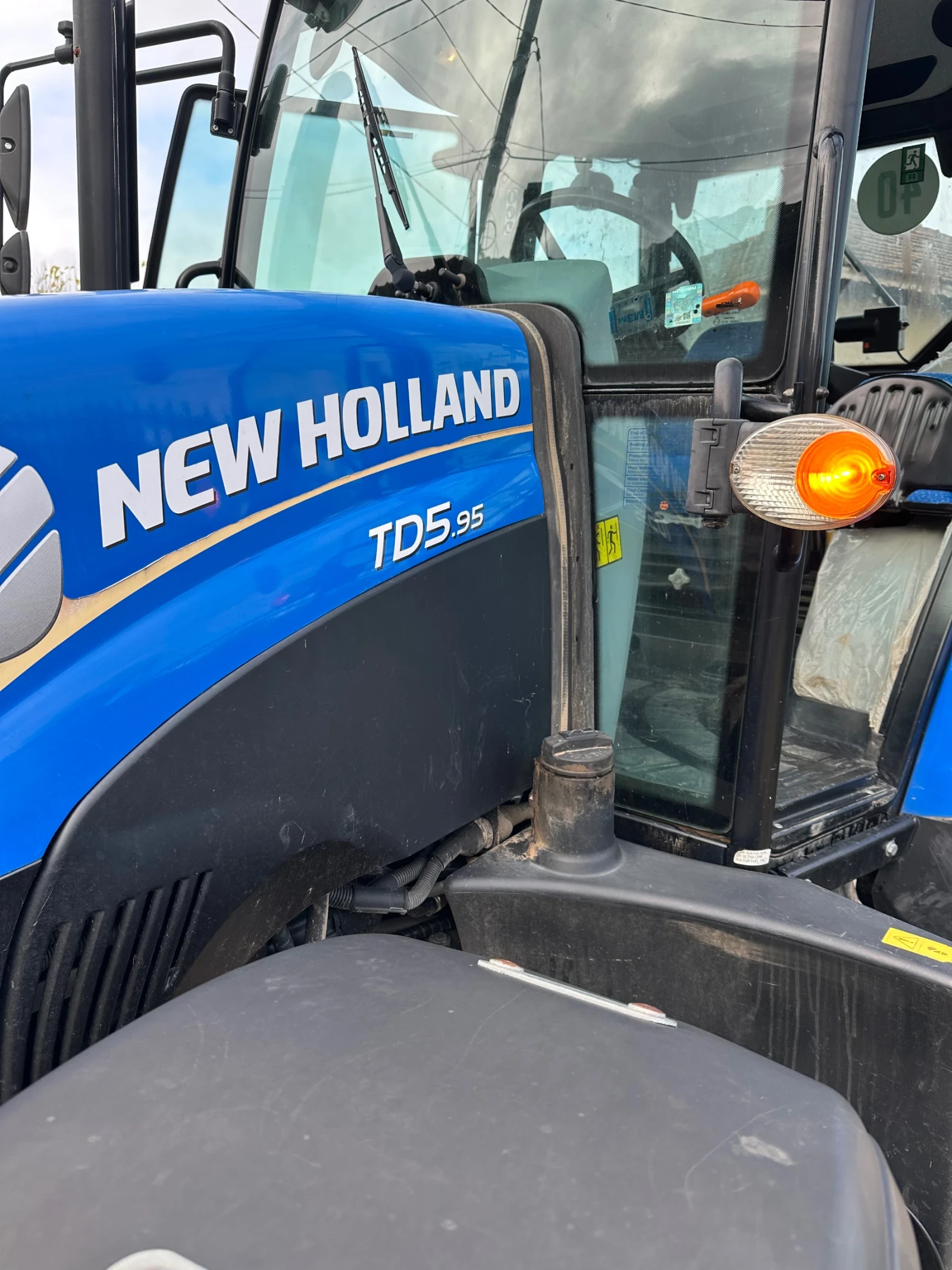 Трактор New Holland TD95.5, снимка 2 - Селскостопанска техника - 53904433