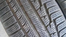 Гуми Зимни 245/45R18, снимка 4