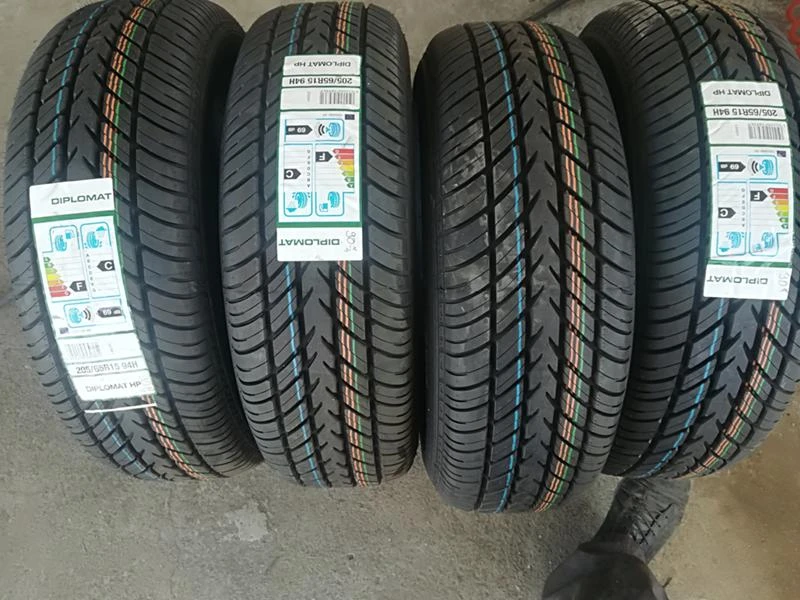 Гуми Летни 205/65R15, снимка 1 - Гуми и джанти - 21466290