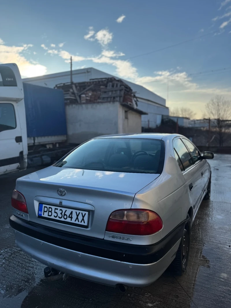 Toyota Avensis Vvt-i, снимка 5 - Автомобили и джипове - 48738189