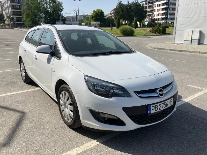 Opel Astra 1.4 Т LPG Sports Tourer, снимка 2 - Автомобили и джипове - 52057966
