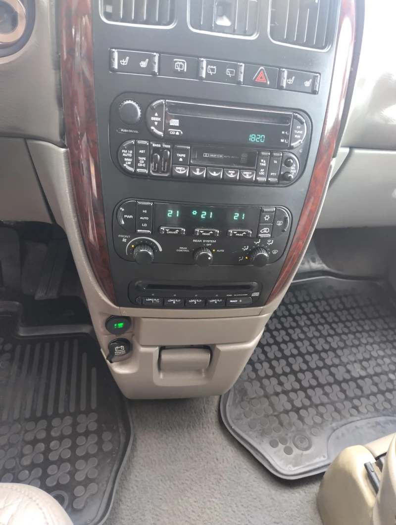 Chrysler Gr.voyager Limited AWD, снимка 17 - Автомобили и джипове - 52588495