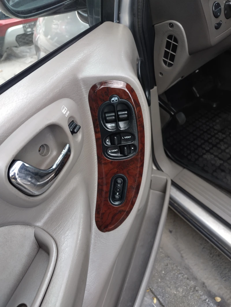 Chrysler Gr.voyager Limited AWD, снимка 11 - Автомобили и джипове - 52588495