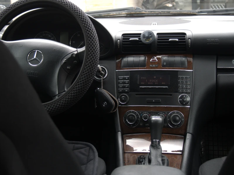 Mercedes-Benz C 220 T-mod, снимка 11 - Автомобили и джипове - 52431644