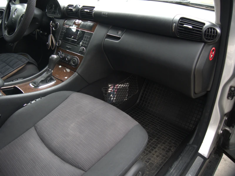 Mercedes-Benz C 220 T-mod, снимка 8 - Автомобили и джипове - 52431644