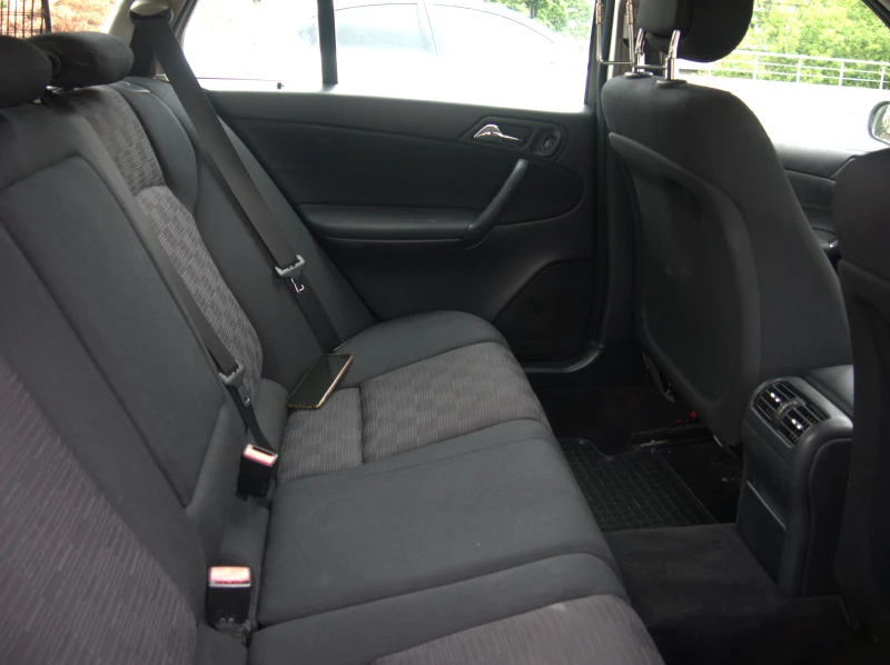 Mercedes-Benz C 220 T-mod, снимка 9 - Автомобили и джипове - 52431644