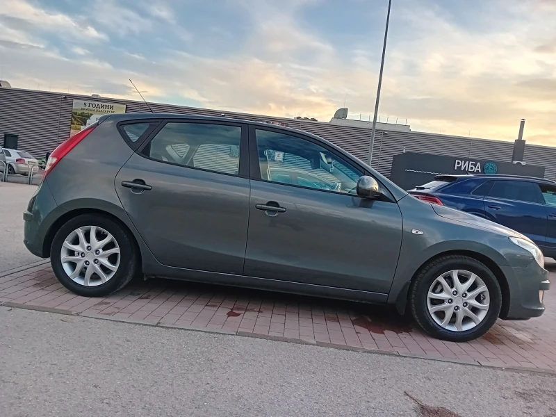 Hyundai I30 1.6i 126kc G4FC , снимка 2 - Автомобили и джипове - 53059685